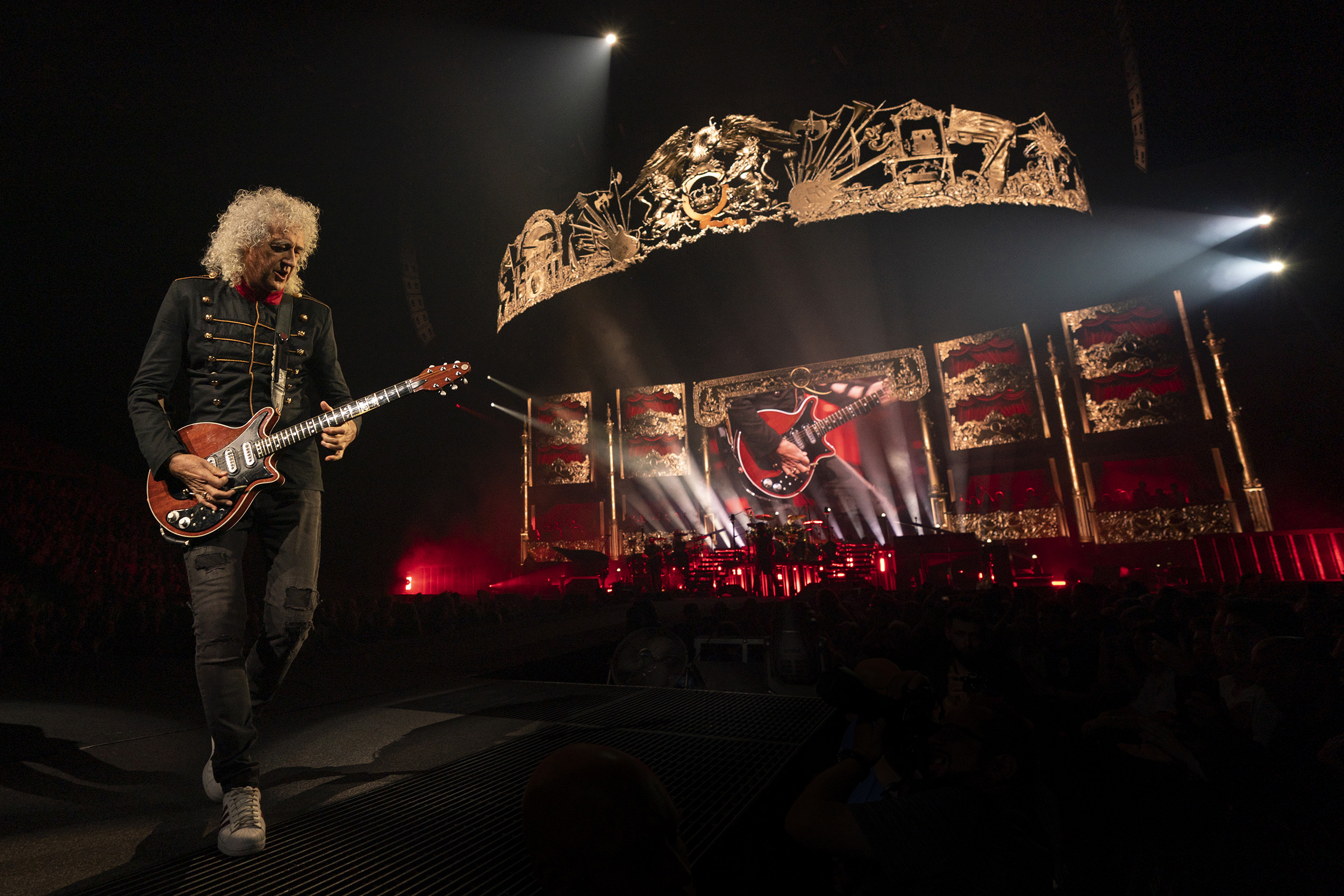 brian-may-playing-a-guitar-solo-on-stage.jpeg