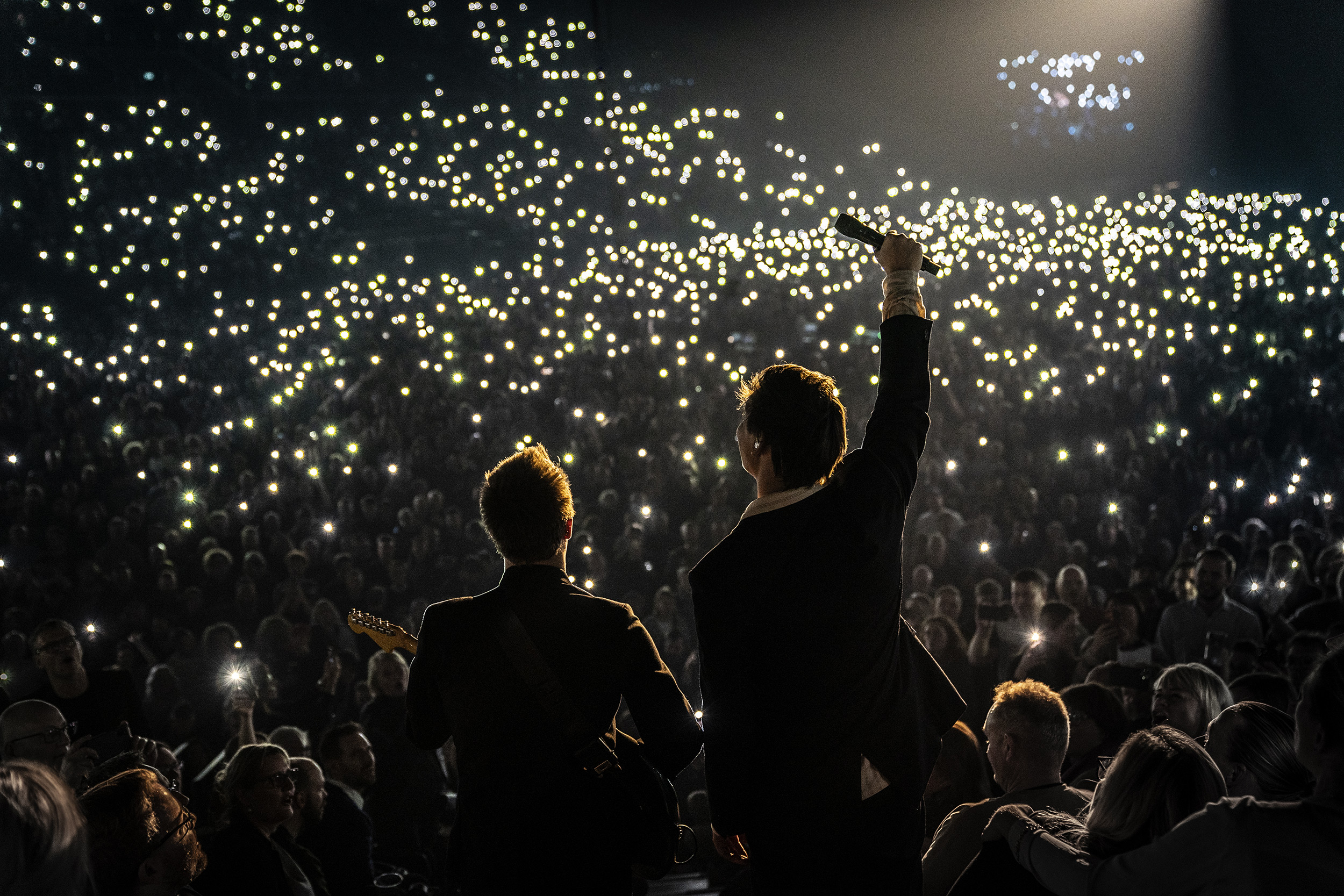 singer-and-guitarist-waving-at-the-audience.jpeg