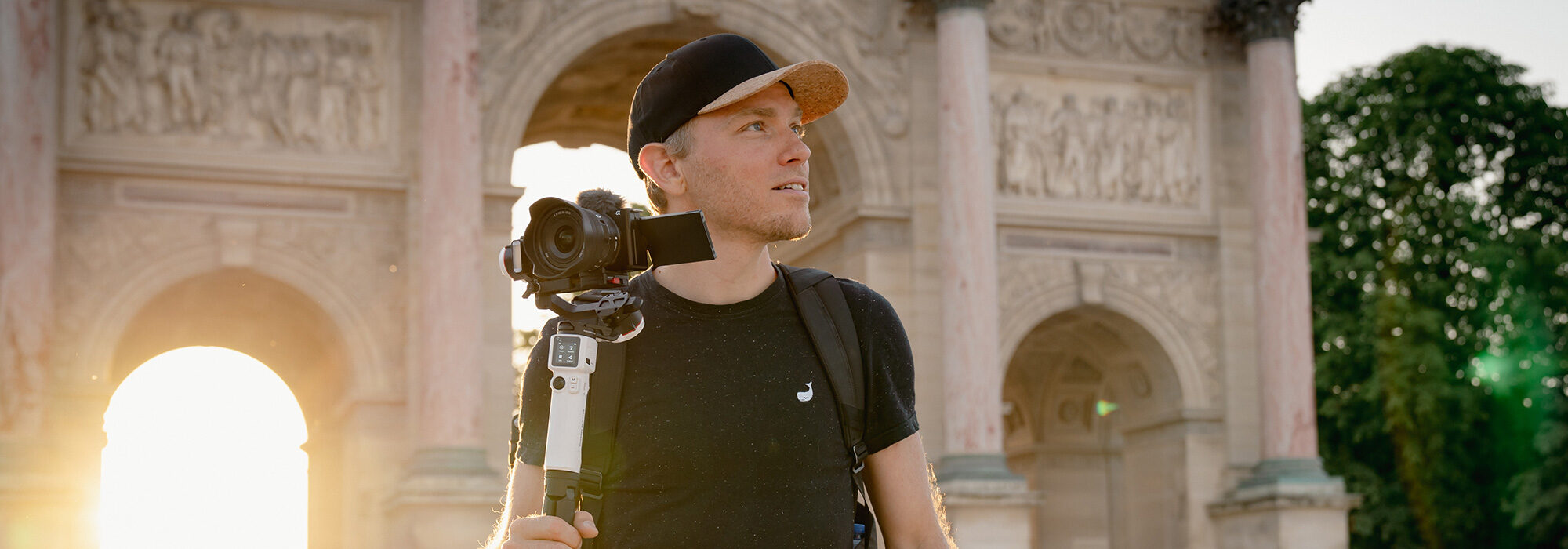 olivier-schmitt-holding-his-sony-camera-in-front-of-an-old-building-2000x700-1_landscape_2000x700.jpeg